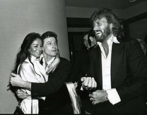 Andy Gibb, Barry Gibb, Barry__s wife 1982 Cliff.jpg